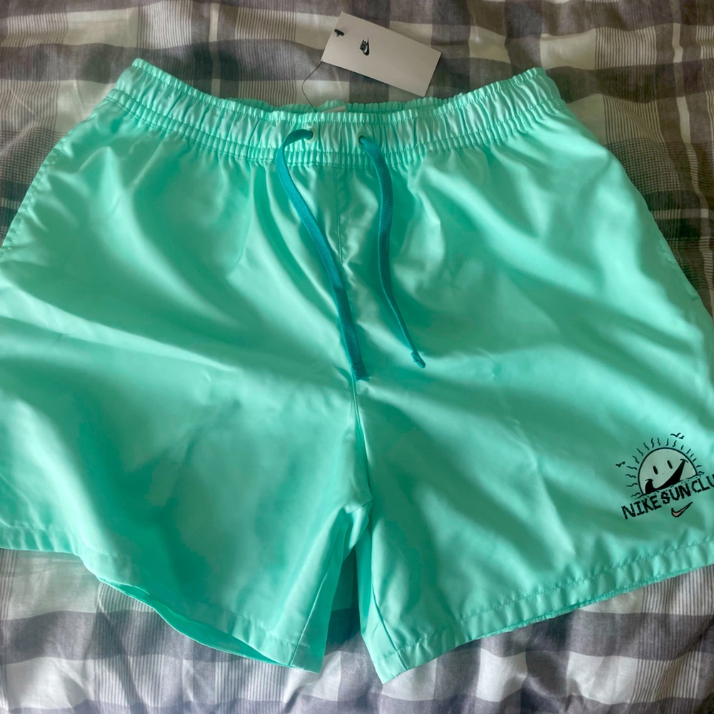 NWT NIKE WOVEN SHORTS